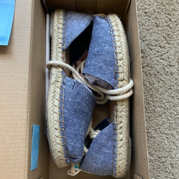 Brand New Toms - Picture 11 of 13